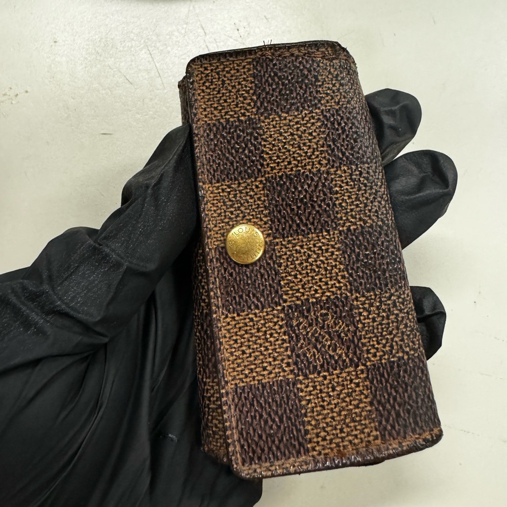 Used Louis Vuitton Damier Ebene Keyholder missing tooth